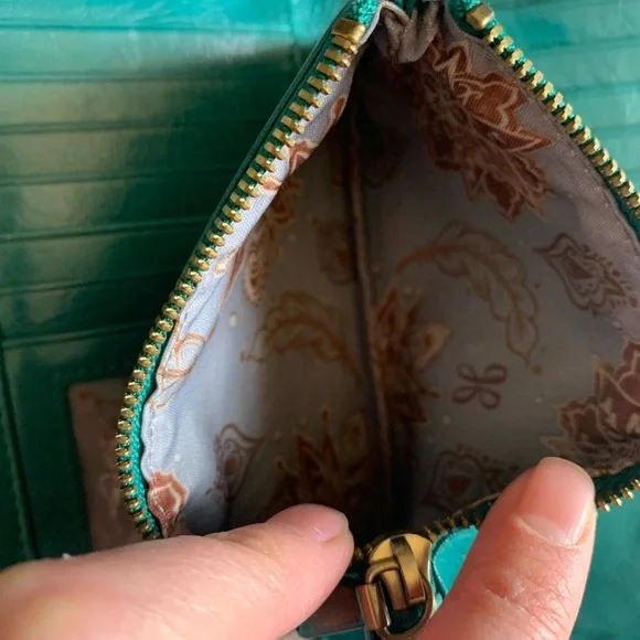 Hobo Bluegrass Bifold Leather Wallet with Button Closure - Picture 4 of 8